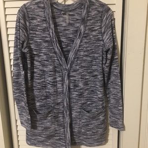 Women’s long sleeve cardigan with pockets